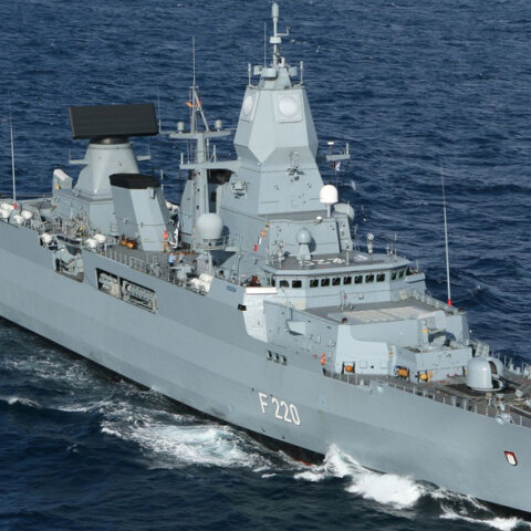 Η γερμανική φρεγάτα «Αμβούργο» που συμμετέχει στην ευρωπαϊκή ναυτική επιχείρηση «Ειρήνη» στη Λιβύη