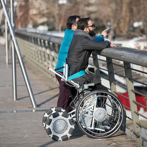 Χορηγία Κωτσόβολος σε αναπηρικό αμαξιδίο «Laddroller»