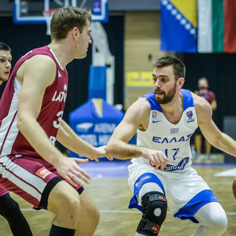 Ο Βαγγέλης Μάντζαρης σε αγώνα της Εθνικής Μπάσκετ κόντρα στη Λετονία για τα προκριματικά του Eurobasket 2022