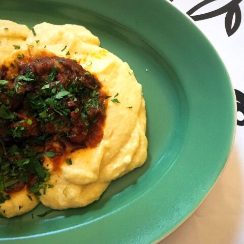 Βοδινή ουρά με πολέντα