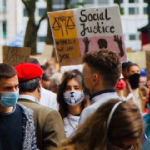 Διαμαρτυρίες για κοινωνική ισότητα