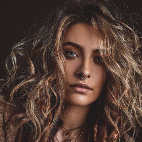 Η τραγουδίστρια Πάρις Τζάκσον, κόρη του Μάικλ Τζάκσον