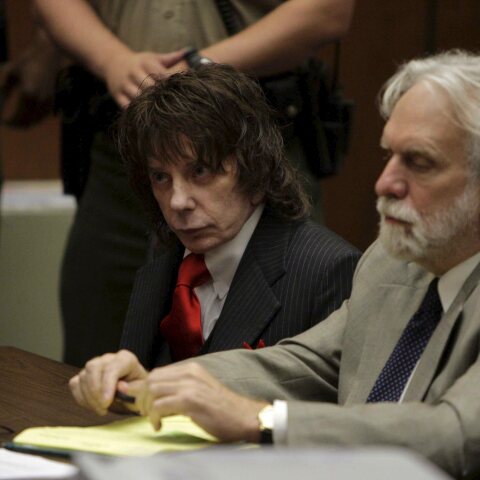 Ο μουσικός παραγωγός Φιλ Σπέκτορ στη δίκη που βρέθηκε ως κατηγορούμενος για τη δολοφονία της Λάνα Κλάρκσον