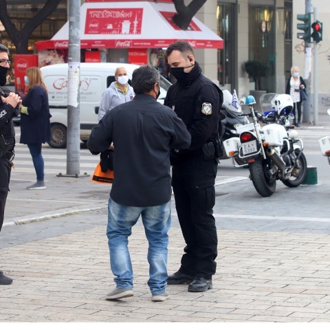 Έλεγχοι της ΕΛ.ΑΣ. για την τήρηση των μέτρων κατά του κορωνοϊού στη Θεσσαλονίκη