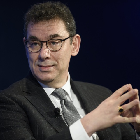 Ο επικεφαλής Pfizer, Άλμπερτ Μπουρλά