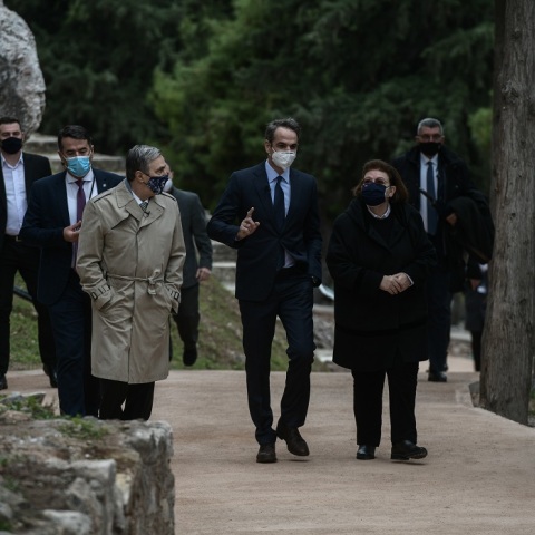 Ο πρωθυπουργός Κυριάκος Μητσοτάκης και η υπουργός Πολιτισμού, Λίνα Μενδώνη στην Ακρόπολη