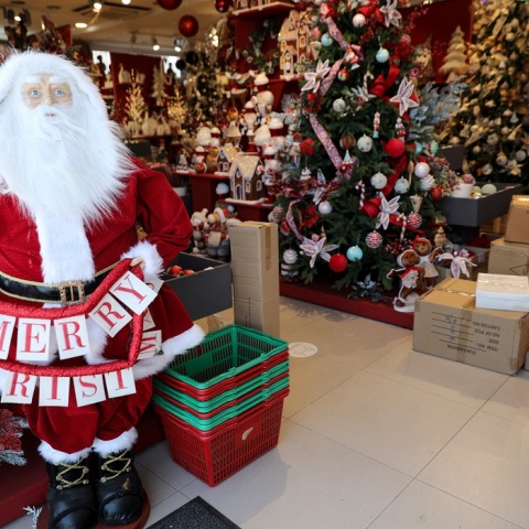 Κατάστημα με χριστουγεννιάτικα είδη 