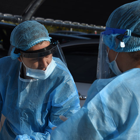 ΑΡΓΟΛΙΔΑ-Διενέργεια ελέγχων με ταχείας ανίχνευσης τέστ για τον COVID-19 πραγματοποίησε σε οδηγούς, η ΚΟΜΥ Αργολίδας, έξω από σούπερ μαρκετ στο Άργος