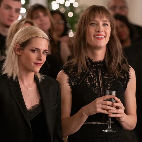 Σκηνή από την ταινία Happiest Season με την Κρίστερν Στιούαρτ