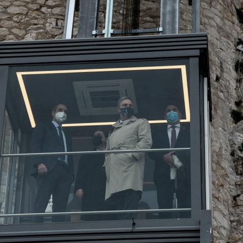 Στιγμιότυπο από τα εγκαίνια του νέου αναβατορίου στην Ακρόπολη