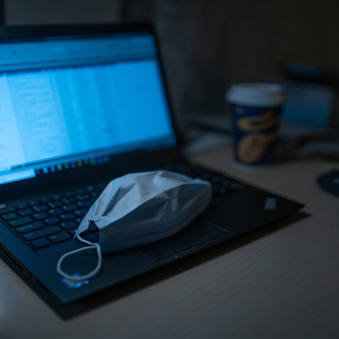 Λάπτοπ, ιατρική μάσκα