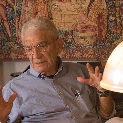 Ο Γιάννης Μπουτάρης στο γραφείο του στο κτήμα της Κυρ-Γιάννη στο Γιαννακοχώρι 