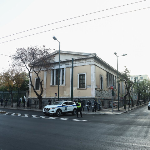 Περιπολικό της Αστυνομίας έξω από το Πολυτεχνείο