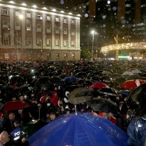 Στιγμιότυπο από τη χθεσινή συγκέντρωση διαμαρτυρίας στην Αλβανία