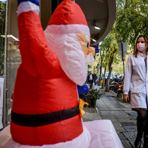  ΑΘΗΝΑ- Η ΠΟΛΗ ΠΡΟΣΠΑΘΕΙ ΝΑ ΜΠΕΙ ΣΕ ΧΡΙΣΤΟΥΓΕΝΝΙΑΤΙΚΟ ΚΛΙΜΑ ΕΝ ΜΕΣΩ ΤΟΥ 2ου LOCKDOWN ΤΗΣ ΠΑΝΔΗΜΙΑΣ COVID-19