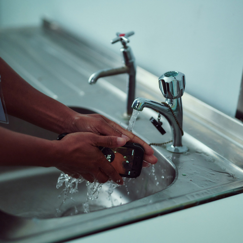 Cat® S42: Το πρώτο πλήρως «αντιβακτηριακό» τηλέφωνο 