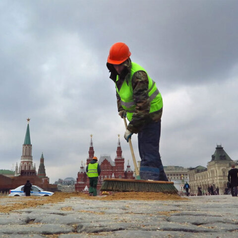 Ρωσία: Καθαρισμός από συνεργείο στην Κόκκινη Πλατεία της Μόσχας