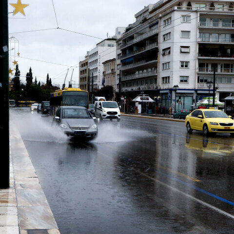 Εικόνα από τη λεωφόρο Αμαλίας εν μέσω lockdown στην Αθήνα