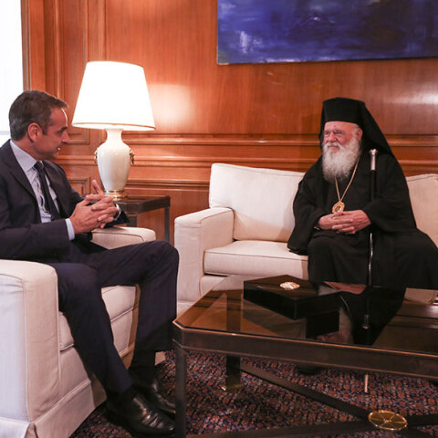 Ο Κυριάκος Μητσοτάκης με τον αρχιεπίσκοπο Ιερώνυμο σε παλαιότερη συνάντηση στο Μέγαρο Μαξίμου