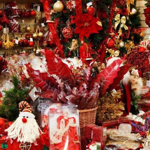 Καταστήματα με χριστουγεννιάτικα είδη