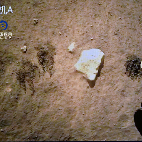 Chang'e 5, το κινεζικό μη επανδρωμένο σκάφος παίρνει δείγματα από τη Σελήνη