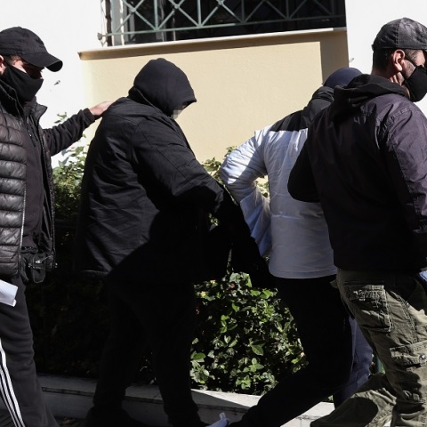 Στον εισαγγελέα οι δύο συλληφθέντες για την επίθεση στο Περιστέρι 