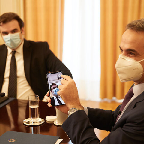 Δίκτυο 5G στην Ελλάδα: Πλατιά χαμόγελα στο Μέγαρο Μαξίμου καθώς Κυριάκος Μητσοτάκης και Κυριάκος Πιερρακάκης