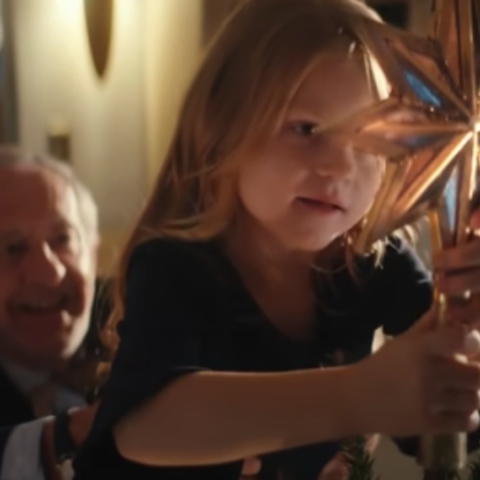 Η χριστουγεννιάτικη διαφήμιση της DocMorris