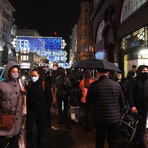 Πολίτες στους δρόμους του Λονδίνου