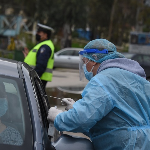 Drive through τεστ κορωνοϊού από τον ΕΟΔΥ 