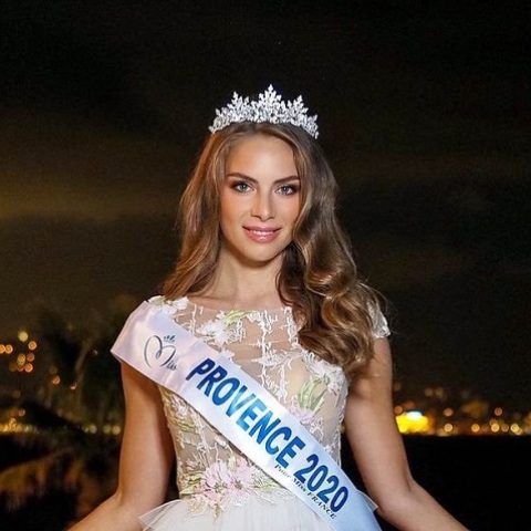 H 21χρονη April Benayoum