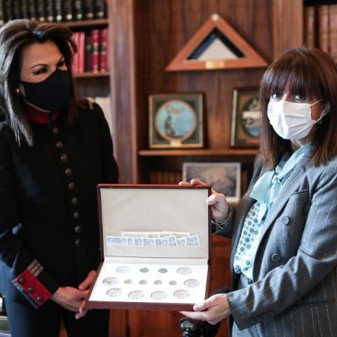 Η ΠτΔ, Κατερίνα Σακελλαροπούλου, με την Γιάννα Αγγελοπούλου- Δασκαλάκη