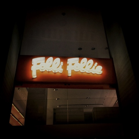 Πινακίδα καταστήματος Folli Follie