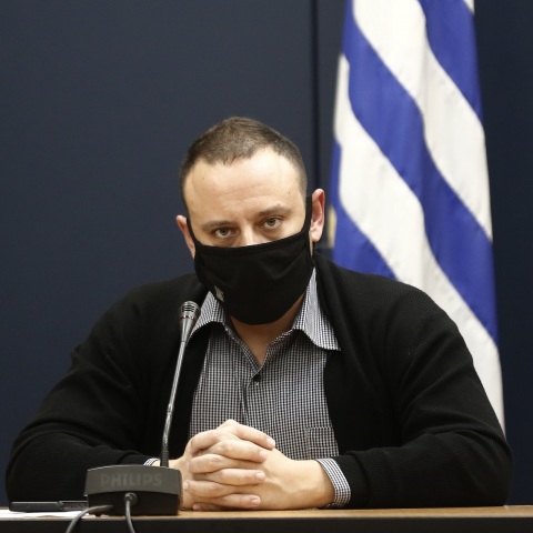 O επίκουρος Καθηγητής της Ιατρικής Σχολής του ΕΚΠΑ και μέλος της Επιτροπής Εμπειρογνωμόνων του Υπουργείου Υγείας, Γκίκας Μαγιορκίνης μιλάει στην ενημέρωση για την εξέλιξη της Covid-19 στην Ελλάδα, σε αίθουσα του Υπουργείου
