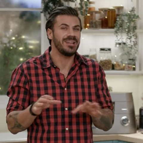 Άκης Πετρετζίκης