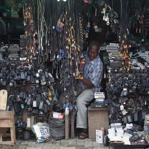 Νιγηρία: Πωλητής ηλεκτρονικού και τηλεπικοινωνιακού εξοπλισμού στην οικονομική πρωτεύουσα Λάγος