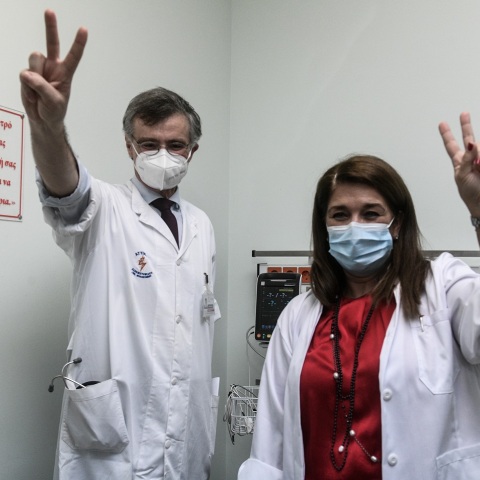 Εμβολιασμός του Λοιμοξιολόγου Σωτήρη Τσιόδρα, στο Νοσοκομείο Ευαγγελισμός