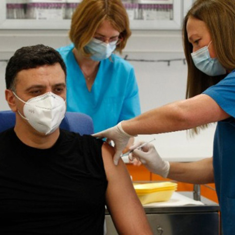 Εμβολιάστηκε ο Βασίλης Κικίλιας 