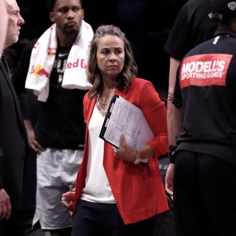 Η Μπέκι Χάμον