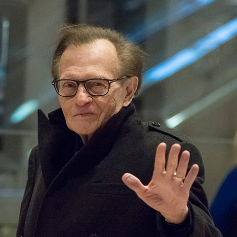 Ο Λάρι Κινγκ νοσηλεύεται με Covid-19, σύμφωνα με ΜΜΕ