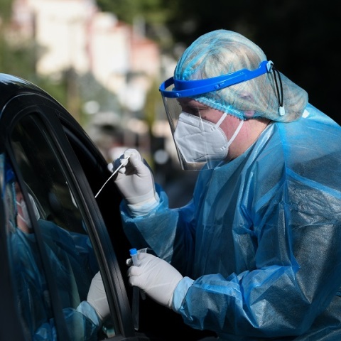Στιγμιότυπο από drive through test του ΕΟΔΥ