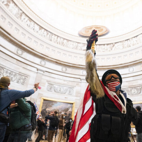 Εισβολή στο Καπιτώλιο: Υποστηρικτές του Τραμπ προκαλούν χάος στο κτίριο