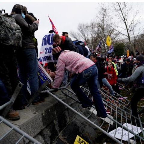  Οπαδοί του Τραμπ εισβάλουν στο Καπιτώλιο
