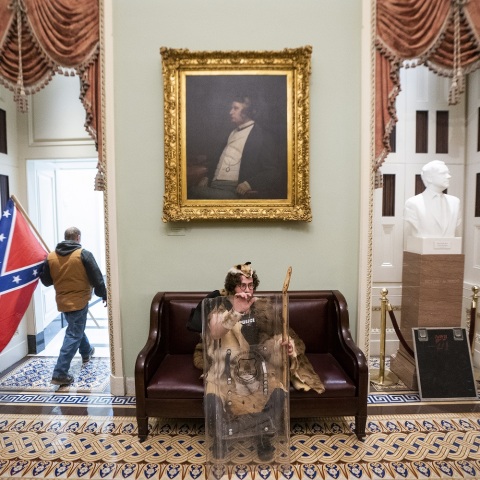 Εισβολή φανατικών οπαδών του Τραμπ στο Καπιτώλιο στις ΗΠΑ