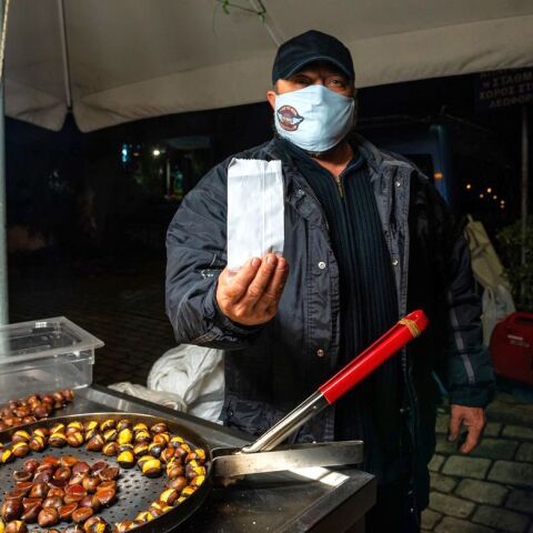 Ο κύριος Σπύρος, ο καστανάς της Πανεπιστημιούπολης