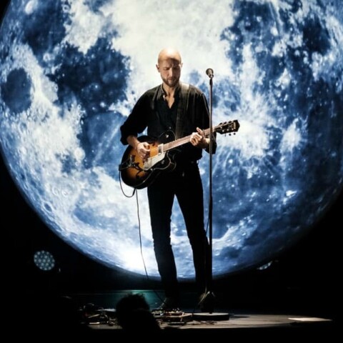 Ο τραγουδοποιός Sivert Hoyem