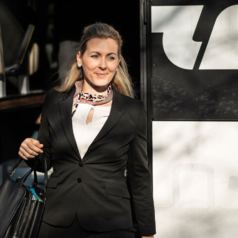 Κριστίνε Άσμπαχερ, η υπουργός Εργασίας στην Αυστρία που παραιτήθηκε μετά το σκάνδαλο λογοκλοπής