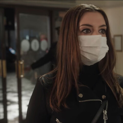 «Locked Down»: Η Αν Χάθαγουεϊϊ με μάσκα στην ταινία για την πανδημία κορωνοϊού