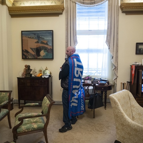 Εισβολή φανατικών οπαδών του Τραμπ στο Καπιτώλιο στις ΗΠΑ