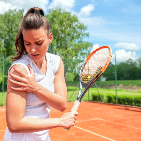 Ο Ανδρέας Λεωνίδου, Διευθυντής Ορθοπαιδικός στο Ιατρικό Κέντρο Αθηνών απαντά σε όλα τα ερωτήματα μας για την κρίσιμη αντιμετώπιση μιας αρθροσκόπησης ώμου.